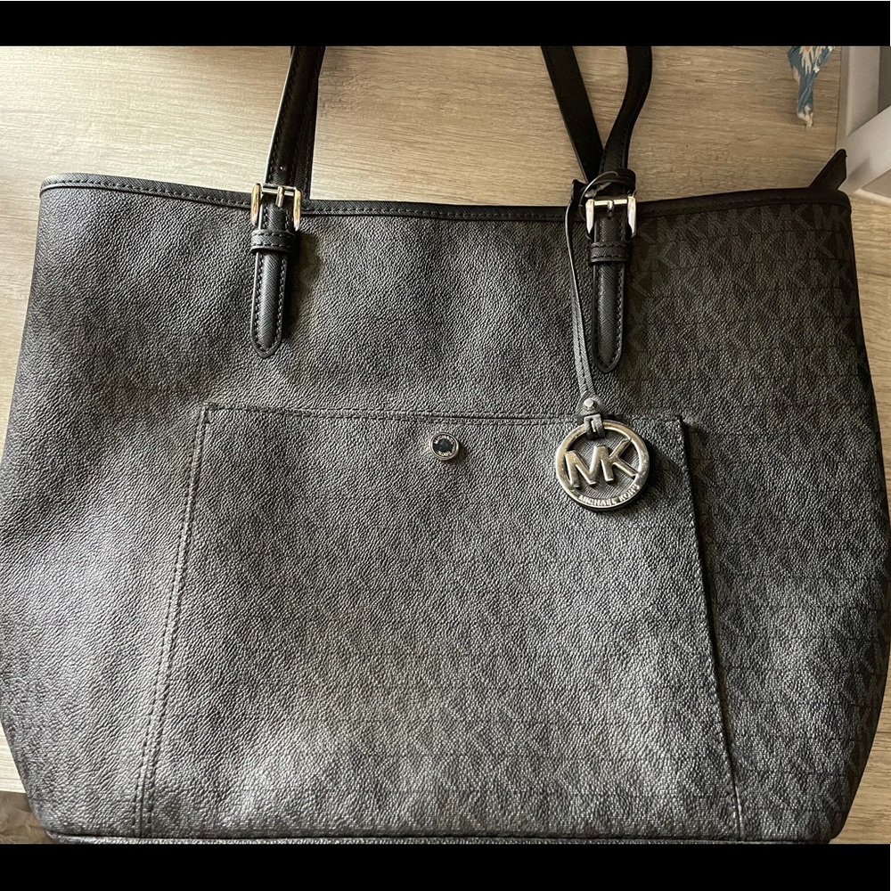 Michael Kors Jet Set Item Black Tote